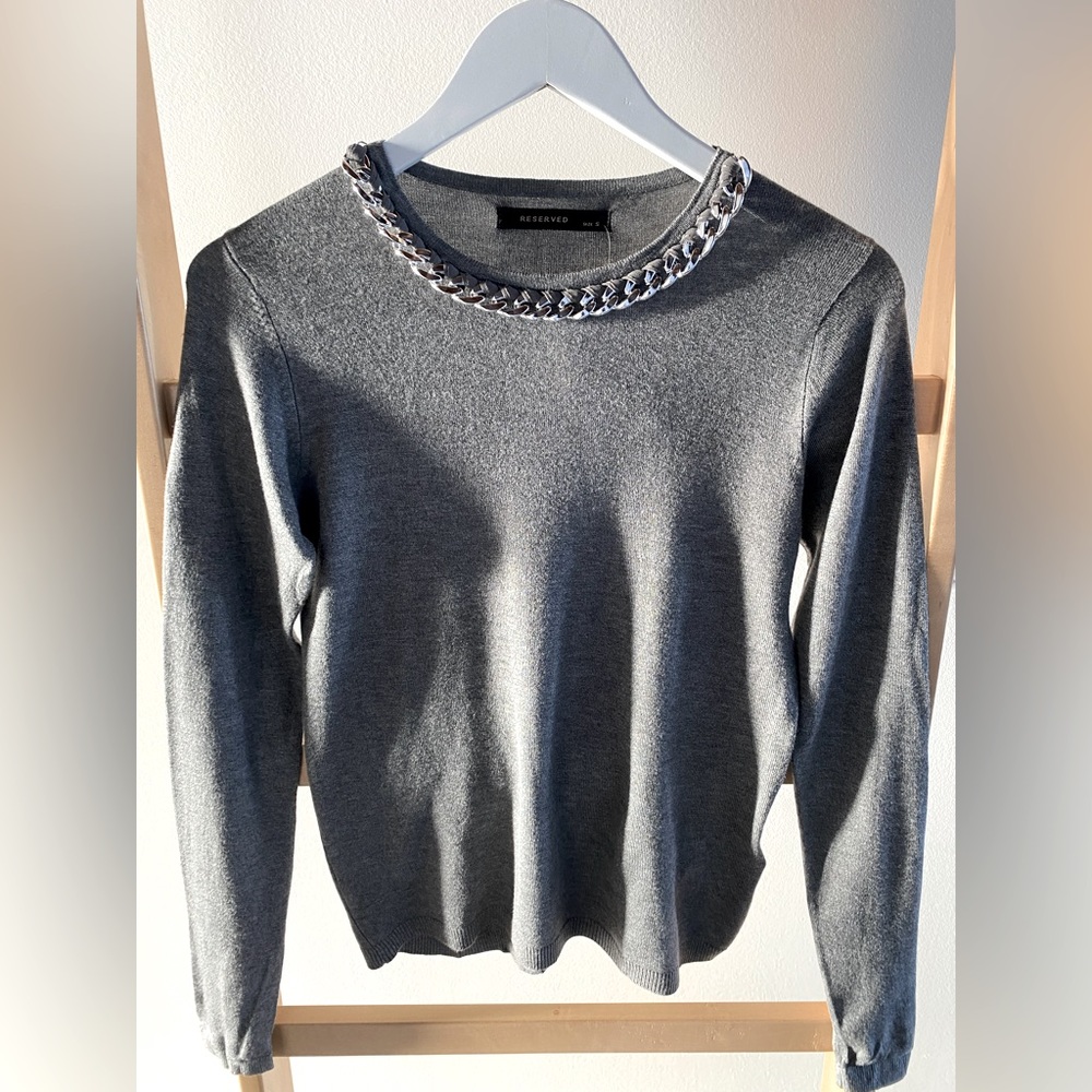 Reserved Sweater Light fabric with built-in necklace | Size S Grey